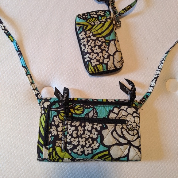 Sold Vera Bradley small clutch/wallet and wristlet - Picture 7 of 7